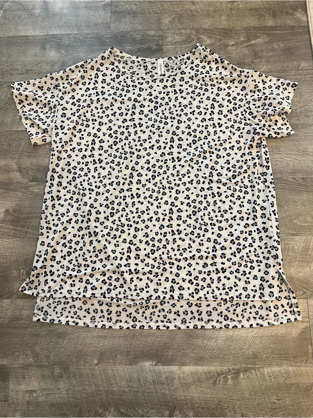 Honeyme Leopard Print High Low Top Size Large Soft Stretch Short Sleeve